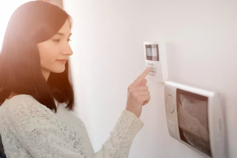 Pose d'interphone et alarme dans une villa de vacances, Villefranche-sur-Saône, FC ENERGIE